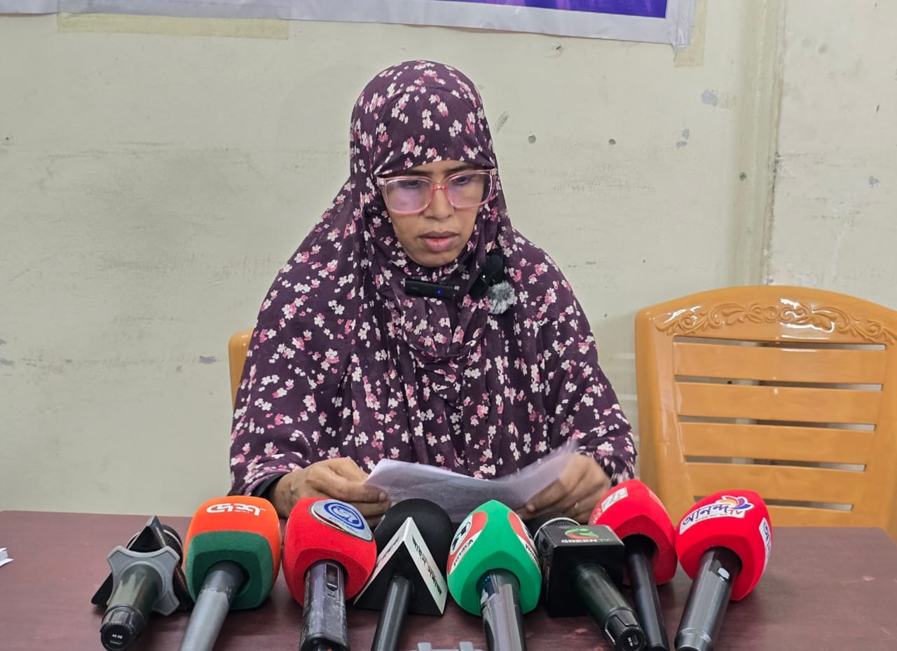 বাগমারায় যুবদল নেতার বিরুদ্ধে ডিশ ব্যবসা দখলের অভিযোগ ভুক্তভোগী নারীর: সংবাদ সম্মেলন
